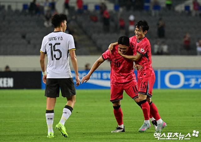 国足不设防！20分钟丢2球，前国脚开炮，媒体人：差距显而易见