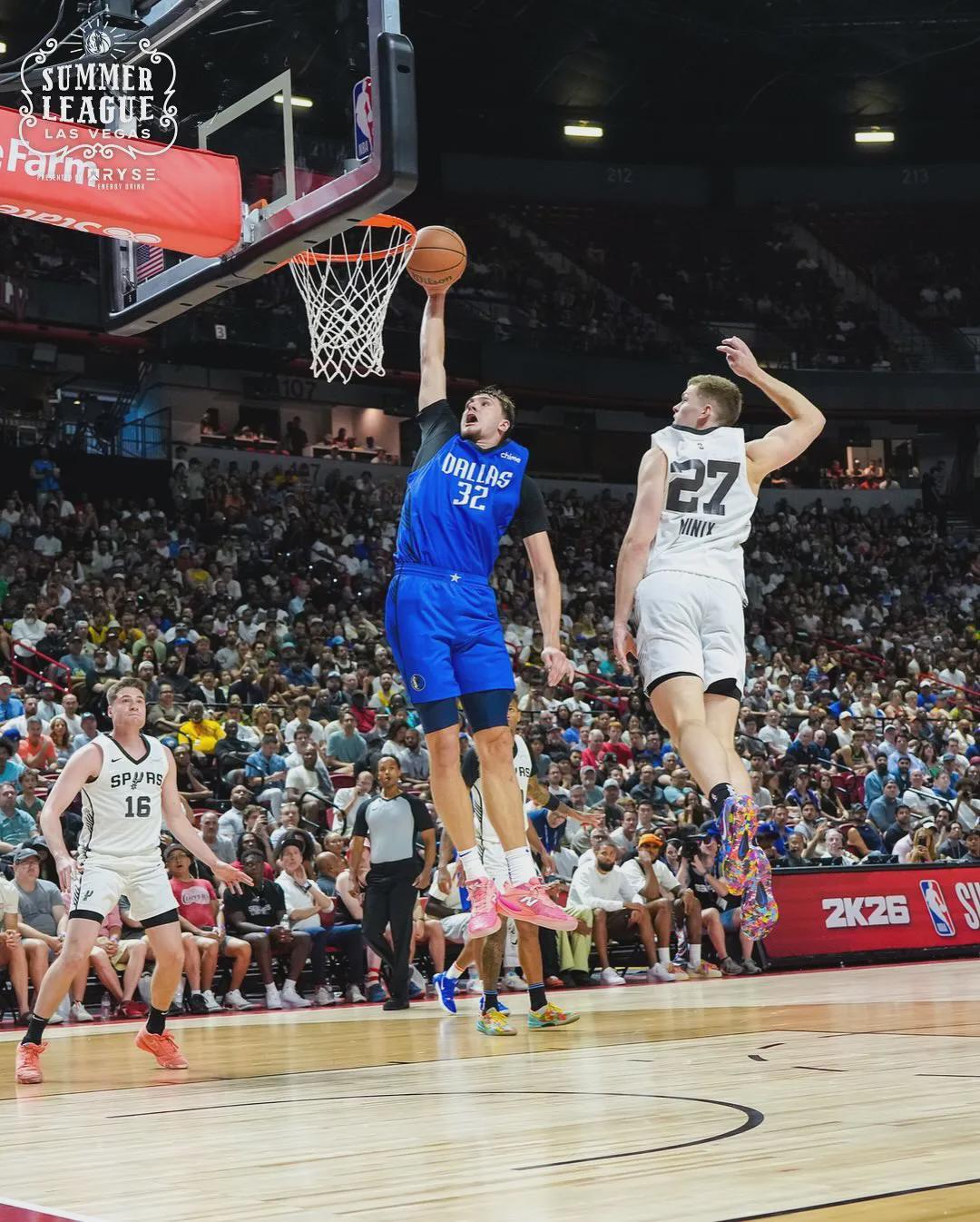 杨瀚森单手隔扣！弗拉格31分对轰榜眼！詹姆斯现场观战布朗尼