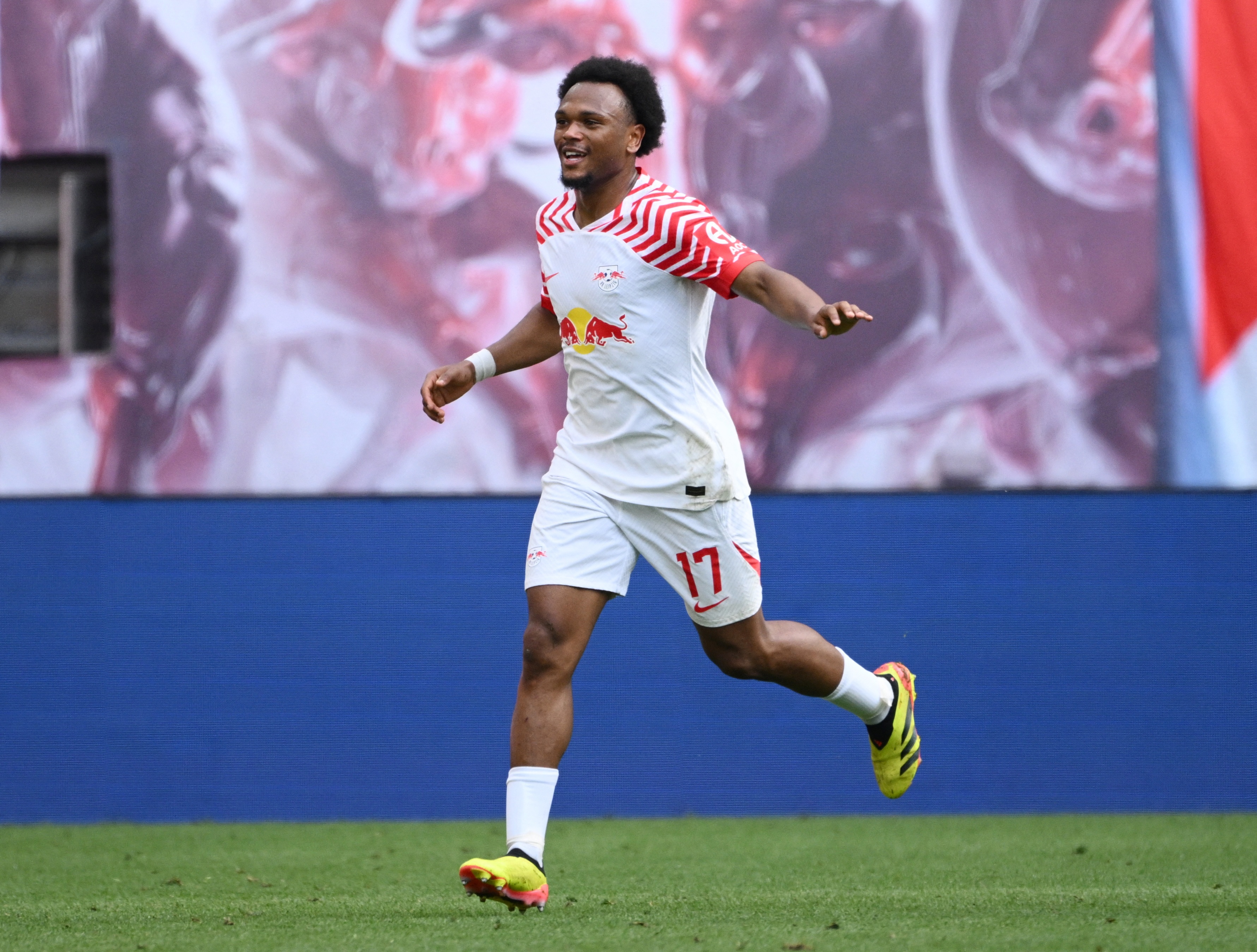 德天空：莱比锡为哈德尔提交超2000万欧报价 尤文在奥蓬达转会中取得进展