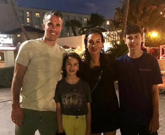 中国区电竞-范佩西谈拒绝滕哈赫：回曼联怎比老婆孩子热炕头？